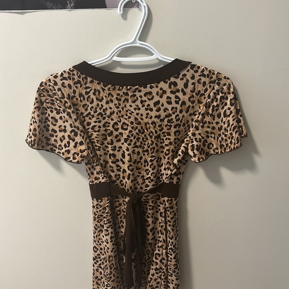 Size Medium Leopard Print Top - Picture 3 of 4